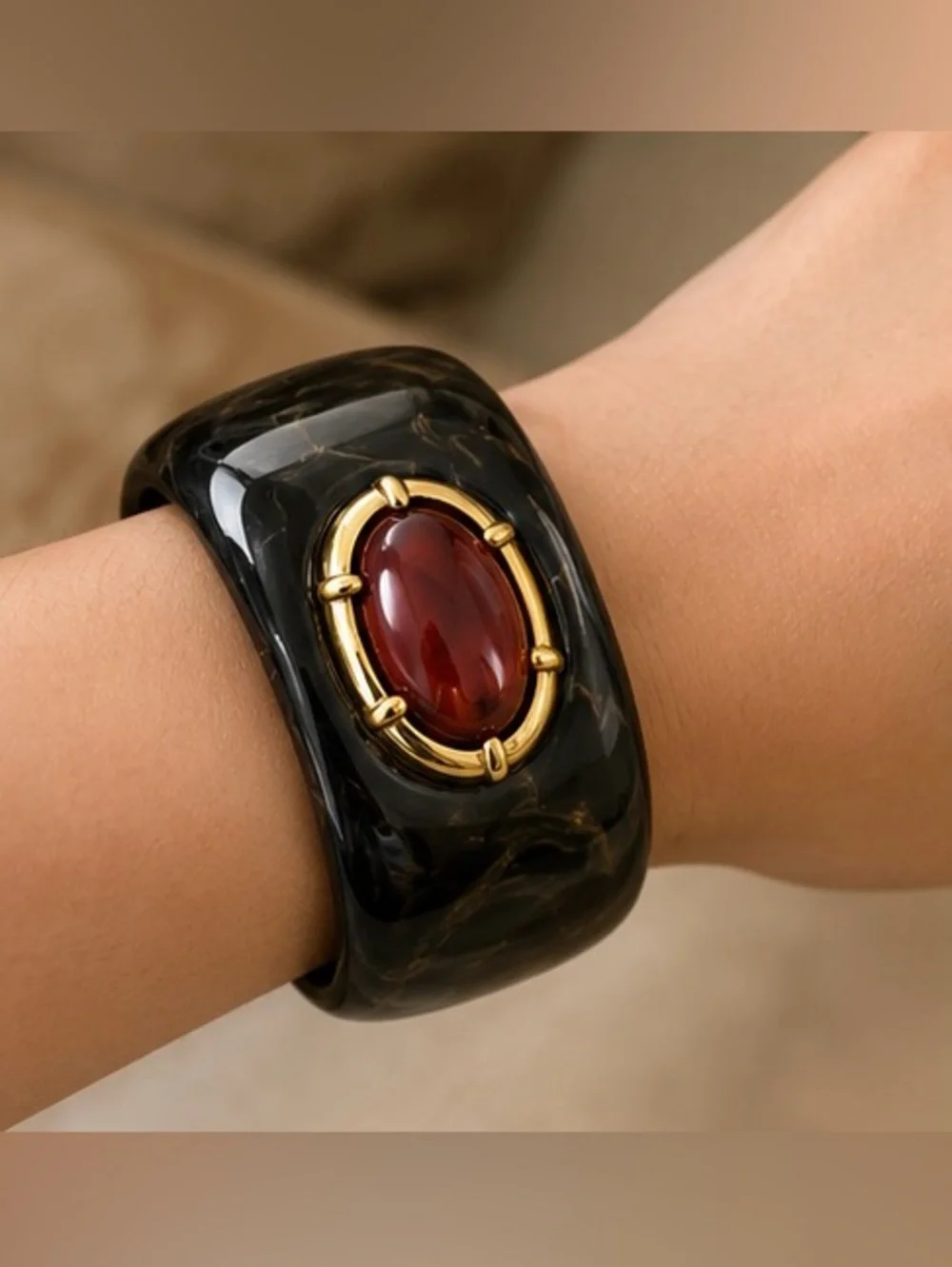 Vintage Black Marbled Resin Cuff Bracelet with Red Cabochon – Gold-Tone Statemen